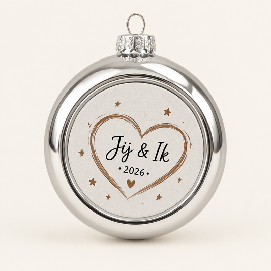 Productfoto zilveren kerstbal Jij & Ik 2026
